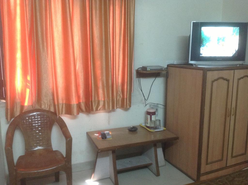 Hotel Kamal Kunj Jaipur Bagian luar foto